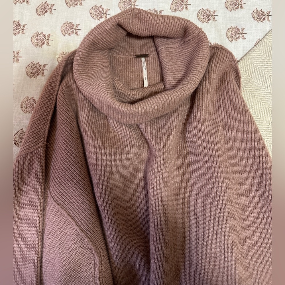 Free People Softly Structured Turtleneck Sweater Dusty Pink - Size Small - Picture 9 of 9